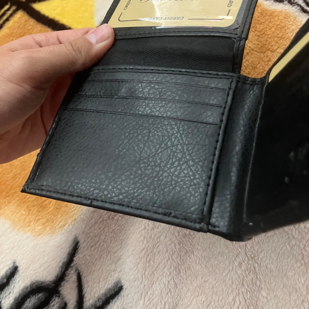 wallet - Picture 3 of 3